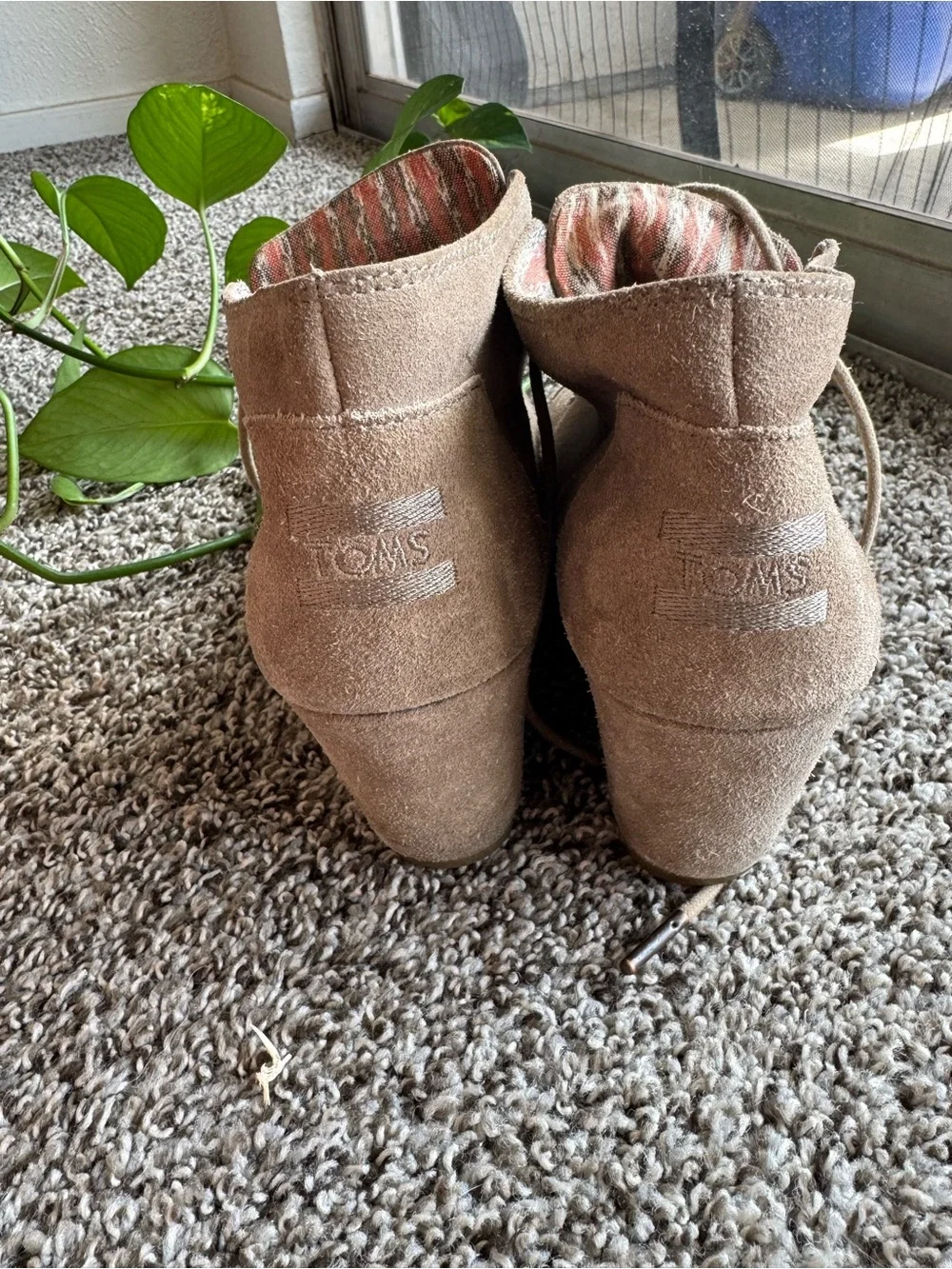 TOMS Suede Wedge Booties Womens Size 10 Taupe Lace Up Chukka Ankle Boots